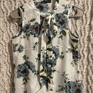 SHEIN Sleeveless Floral Blouse - White and Blue